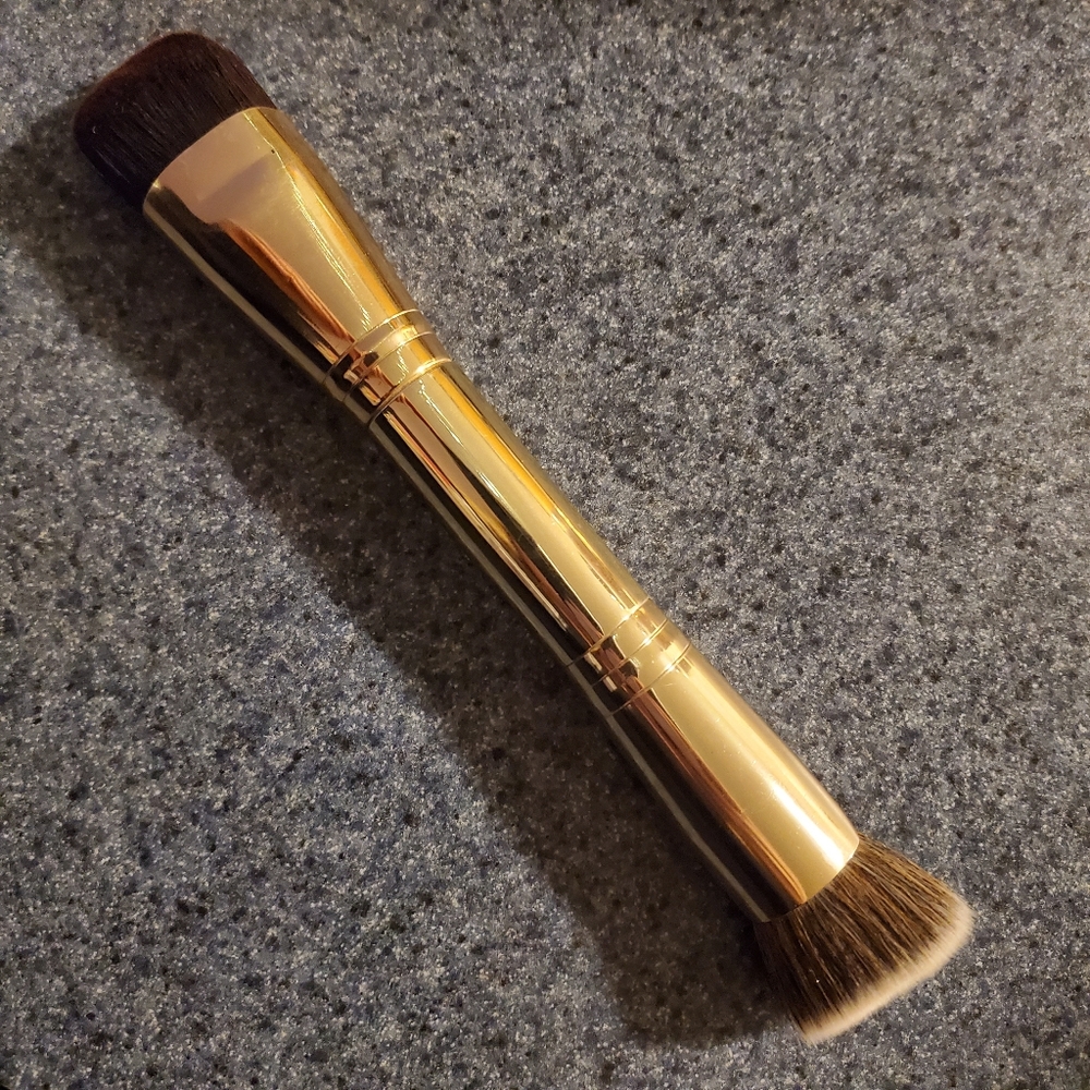 Maskcara beauty/Saint makeup brush